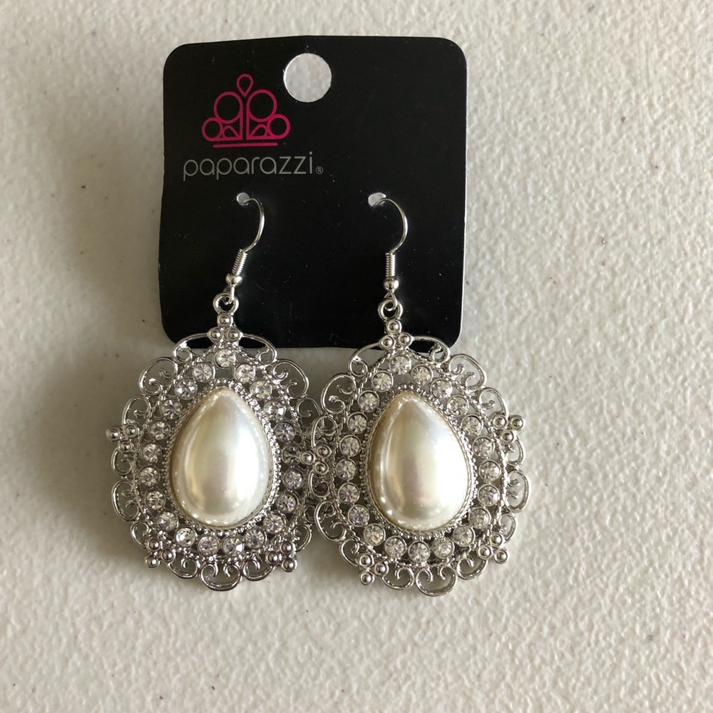 Women’s earrings